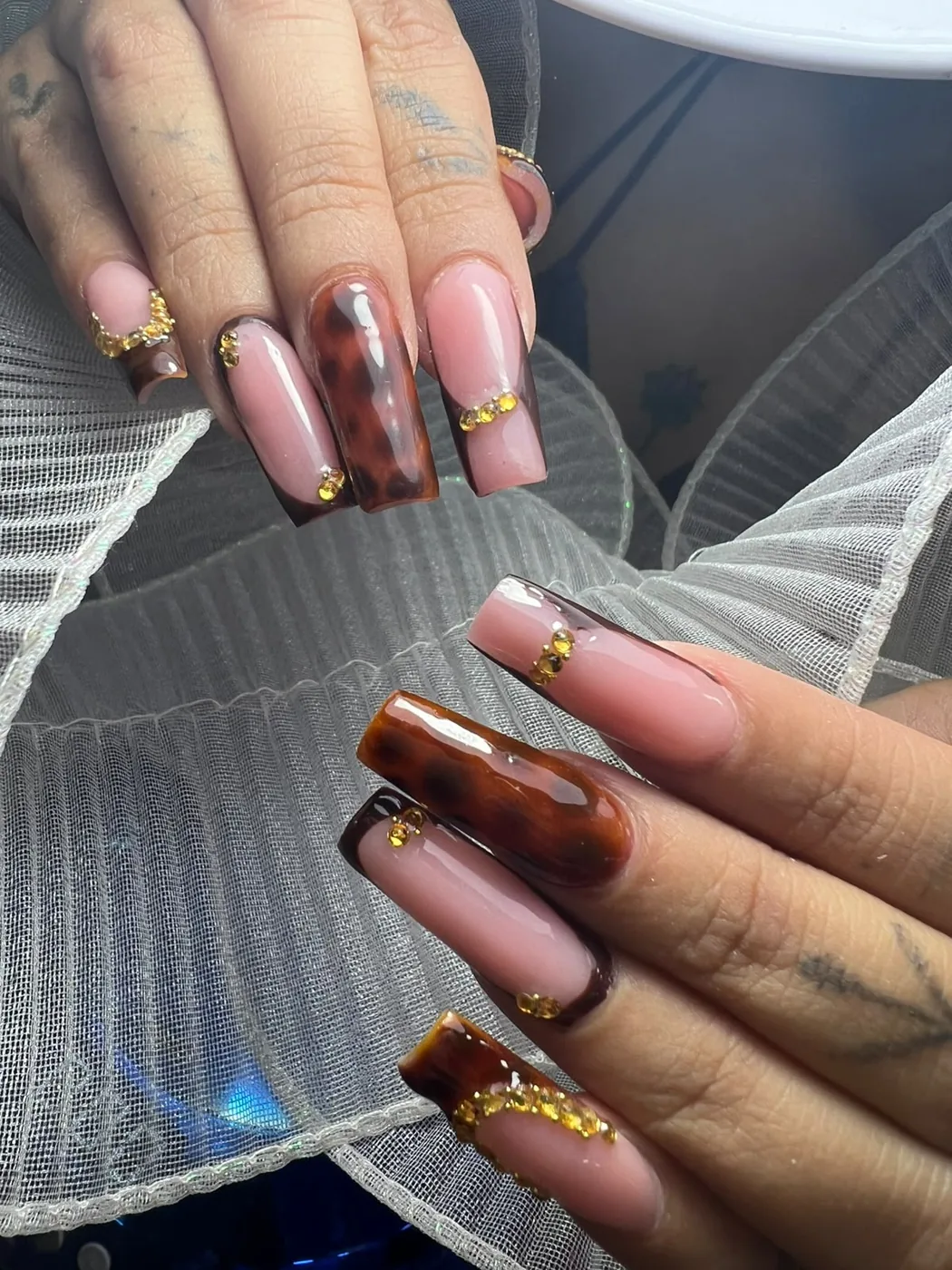 Poligel: Carey y dorado